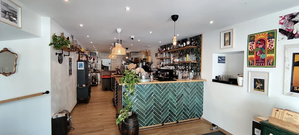 Café.Germain_Pourrières_slider_image_2