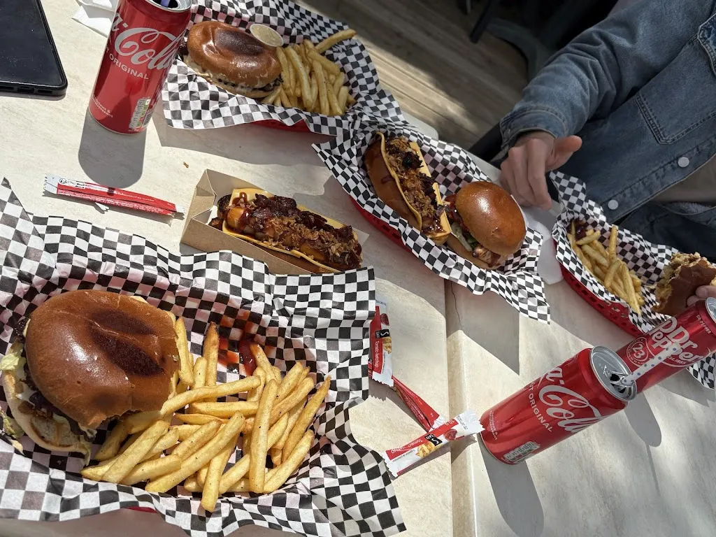 Surf'in Dinner restaurant in Pourrières