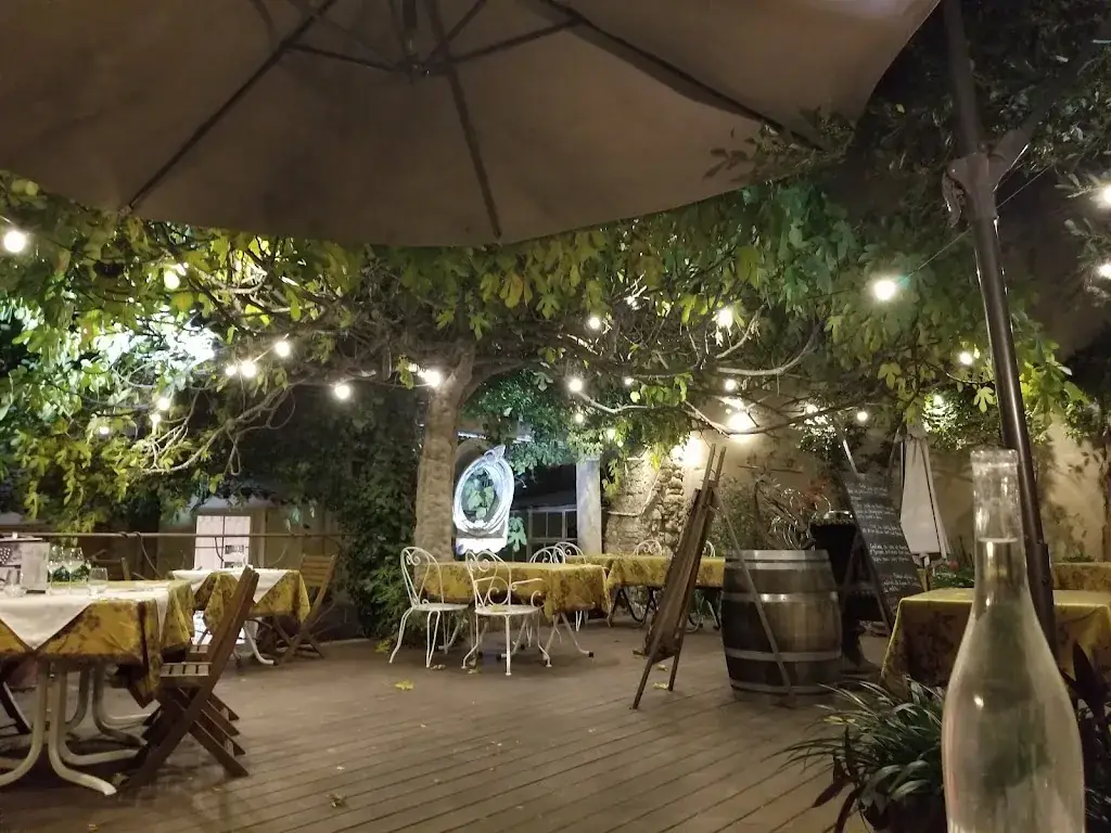 Lauren Sterling_Les Sarments_Puyloubier_review