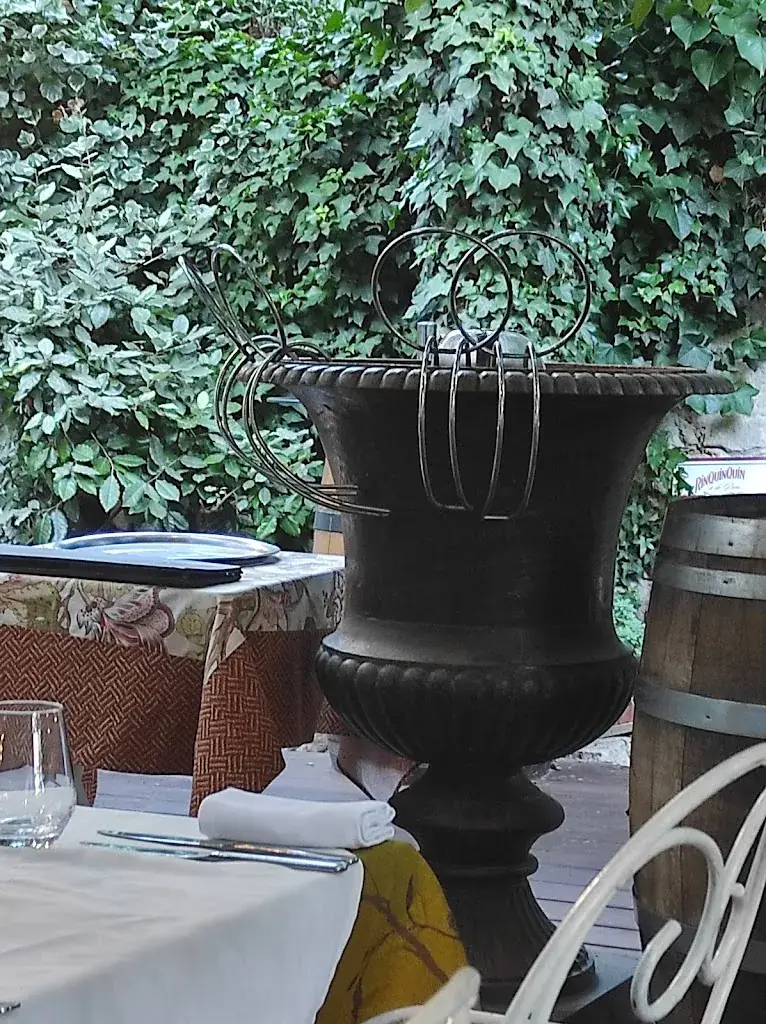 Les Sarments_Puyloubier_slider_image_1