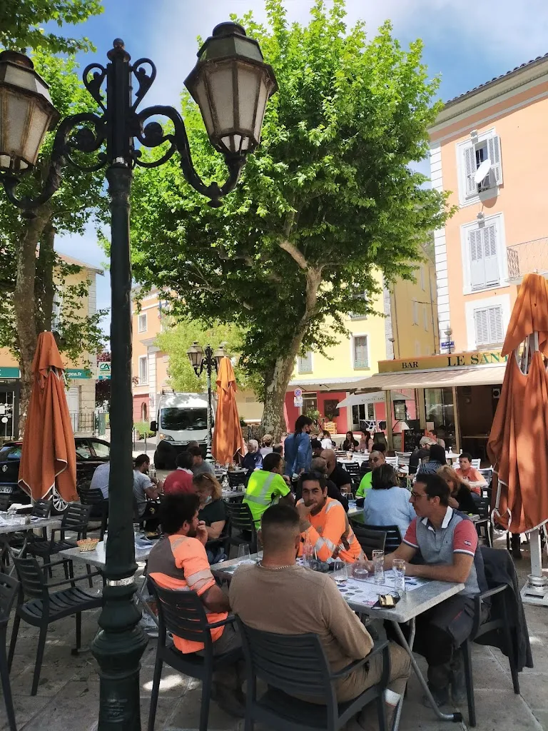 Le SANYA restaurant à Puget-Théniers