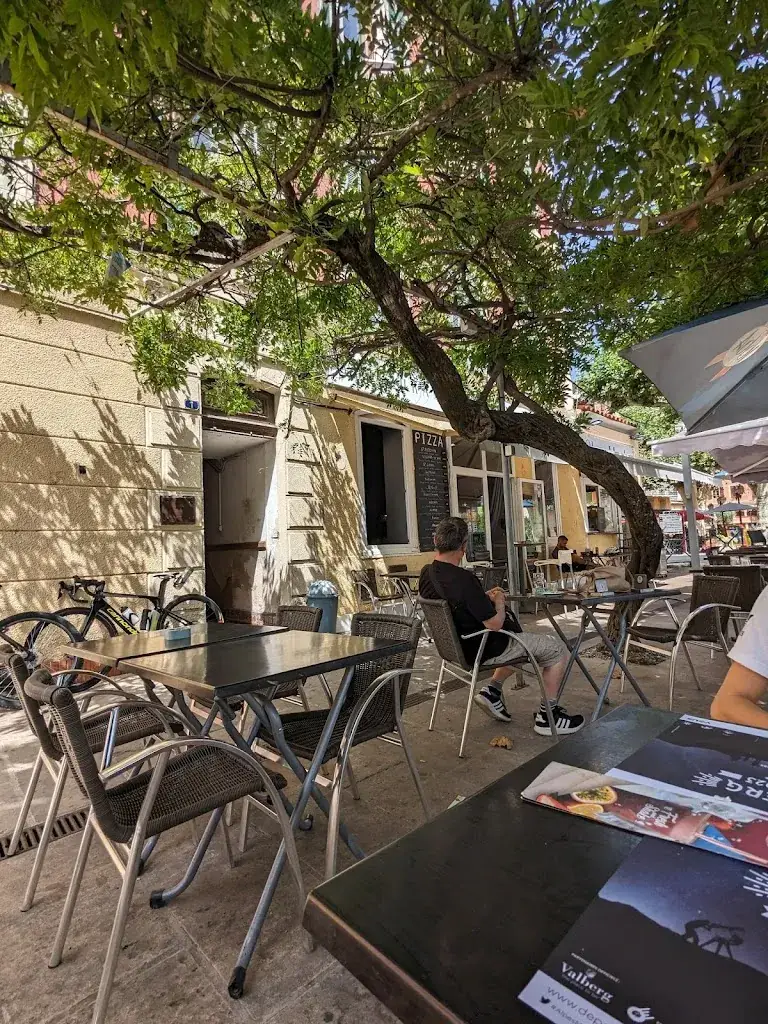 Steve BARRETTEAU_bar restaurant pizzeria chez math_Puget-Théniers_avis