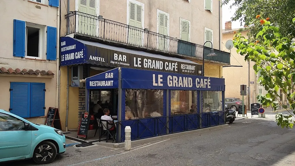 Le Grand Café restaurant in Puget-Ville