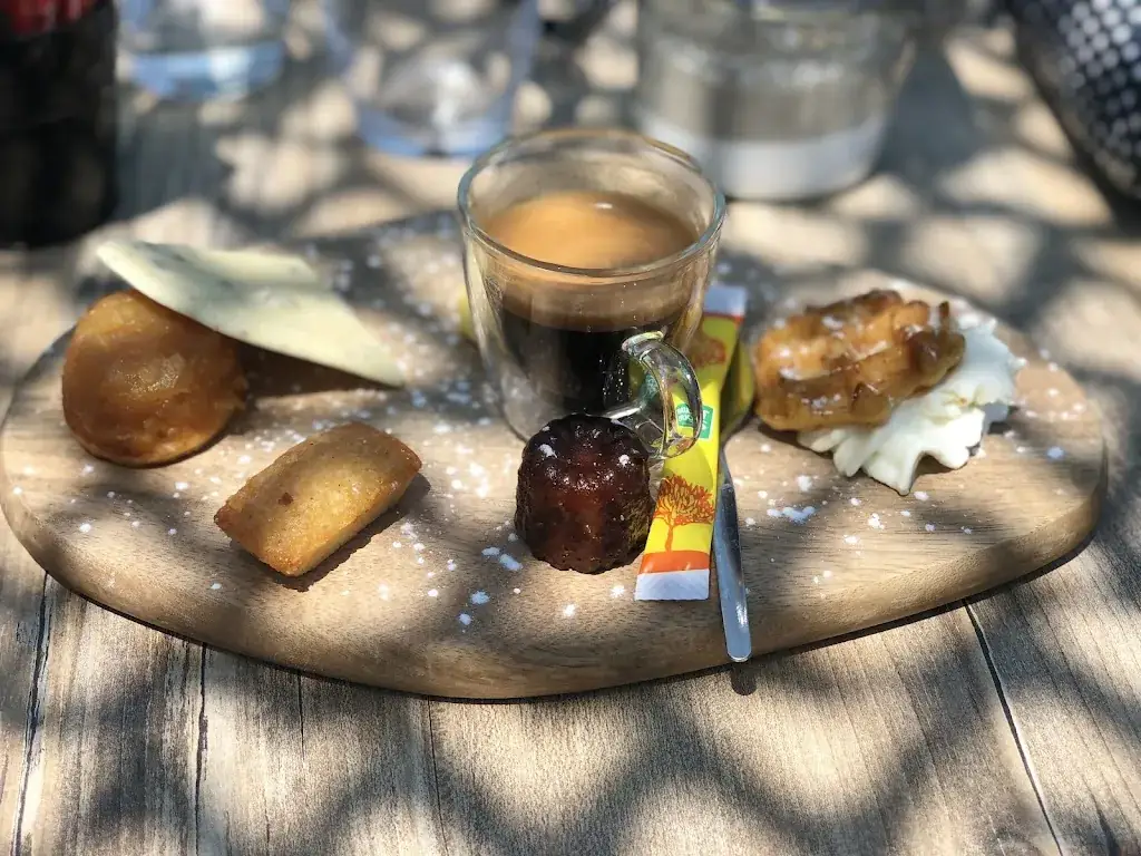 Yacht Club ️Restaurant_Port-Saint-Louis-du-Rhône_slider_image_3