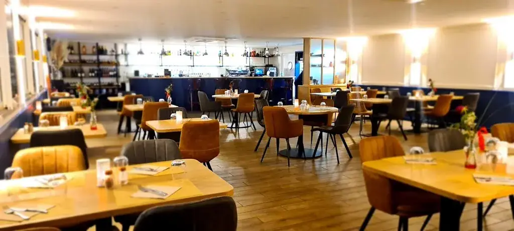 Les Trois Voiles restaurant in Port-Saint-Louis-du-Rhône