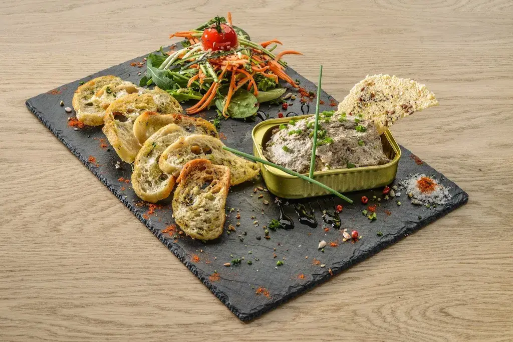 Les Trois Voiles_Port-Saint-Louis-du-Rhône_slider_image_2