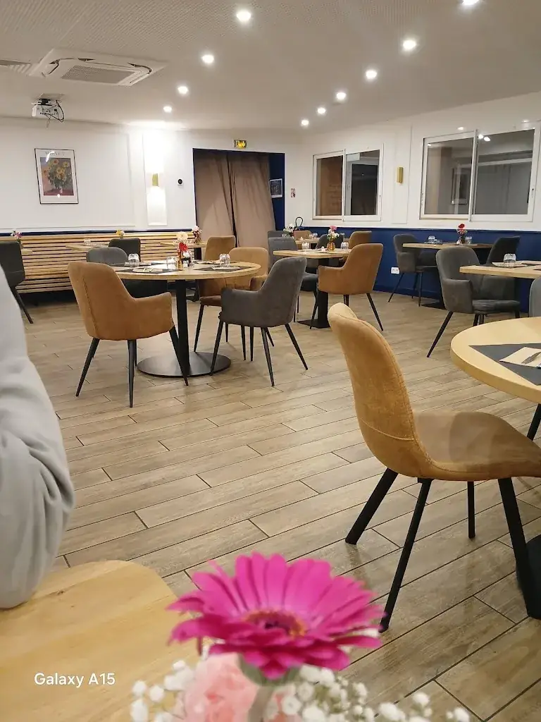 Les Trois Voiles_Port-Saint-Louis-du-Rhône_slider_image_3