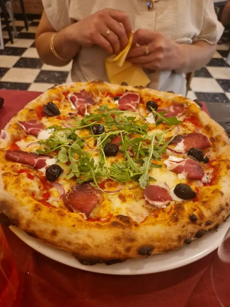 Pizzeria De La Tour_Port-Saint-Louis-du-Rhône_slider_image_3