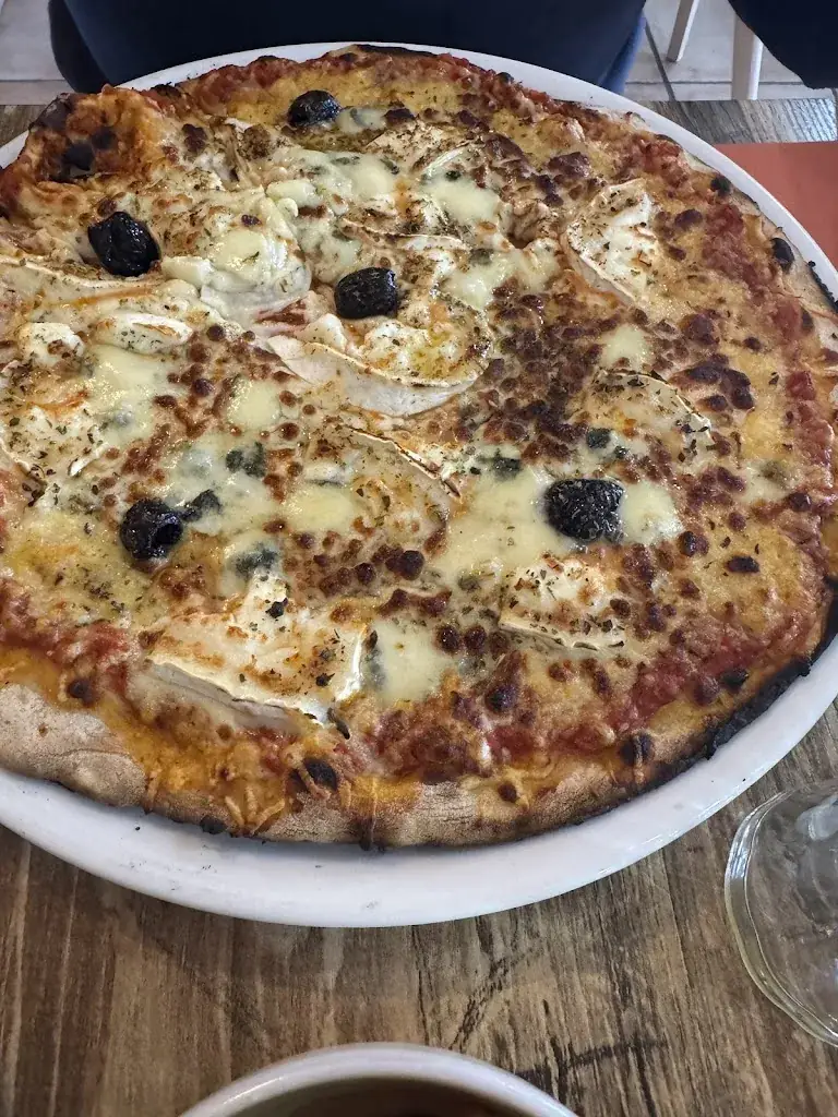 Marilou Bouchet_Pizzeria Les Granons_Reillanne_review