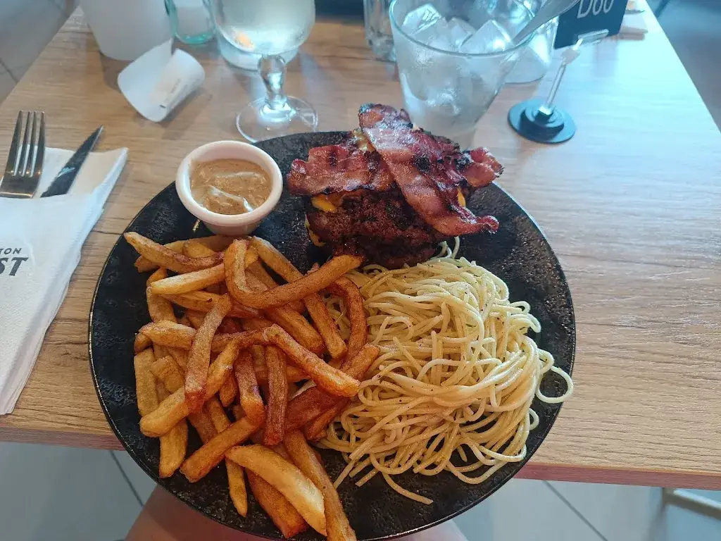 Kelly “Kymoon” alias Kymoon_Tonton Gust Puget-sur-Argens_Puget-sur-Argens_review