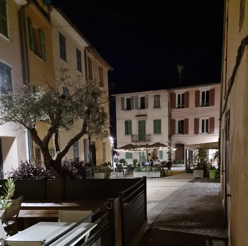 robert charles coath_Evelyne_Roquebrune-sur-Argens_review