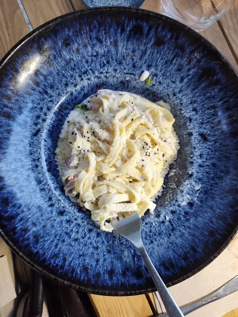 Belinda Drieghe_Evelyne_Roquebrune-sur-Argens_review