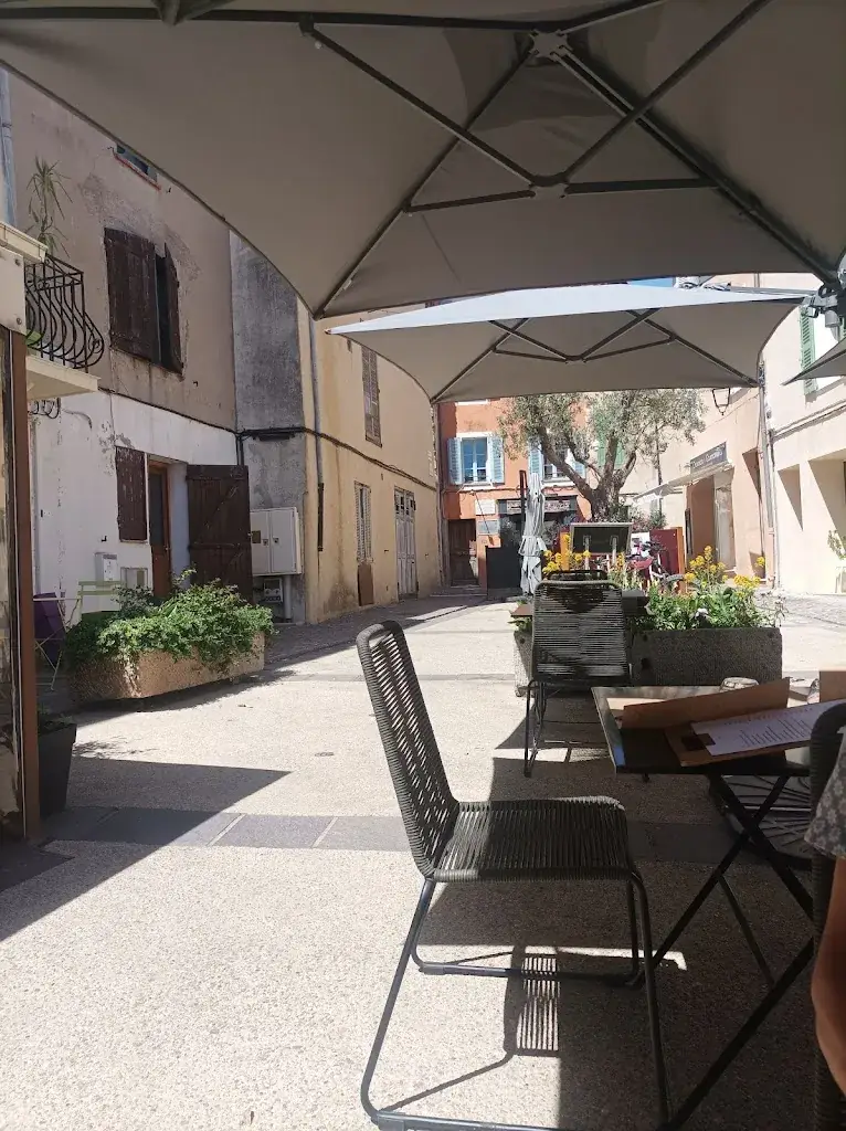 Evelyne restaurant in Roquebrune-sur-Argens