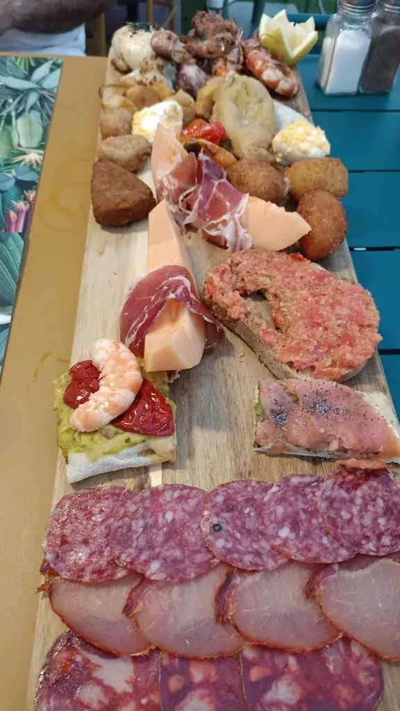 Isabelle Mescam Alleno_Le 56 Tapas y Platos_Robion_recensione