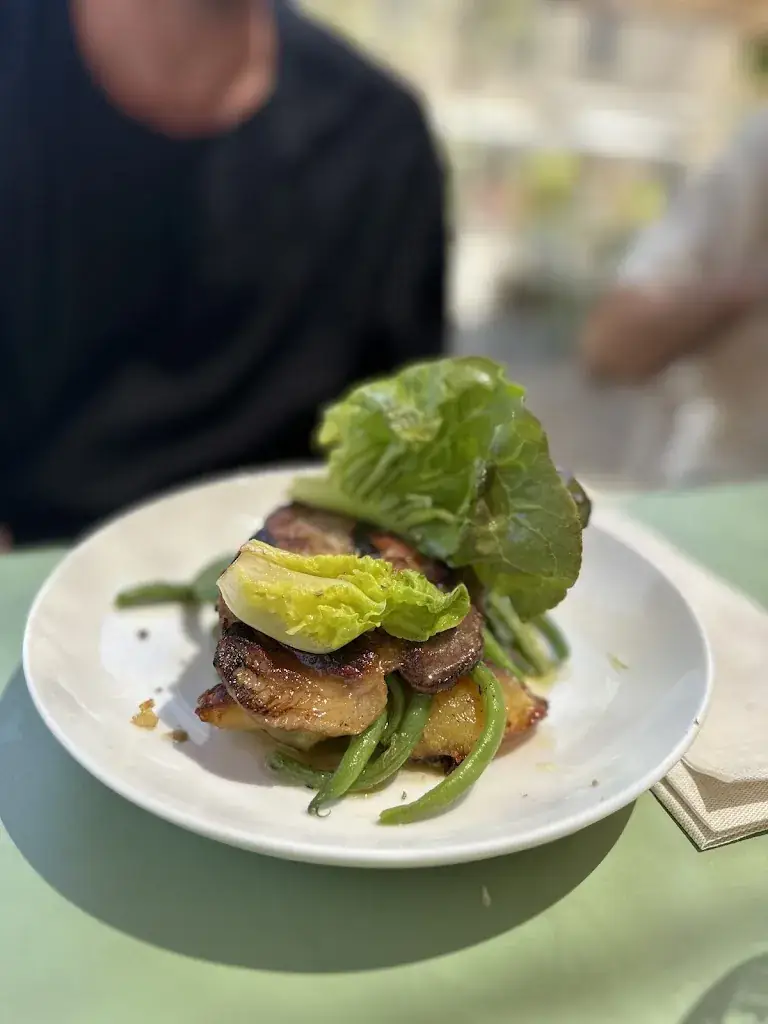 nicky vergeer_Le Préau_Rognes_review