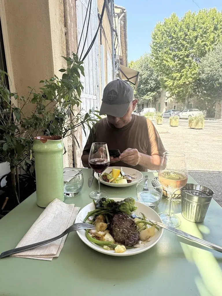 Vasylyna Vrublevska_Le Préau_Rognes_review