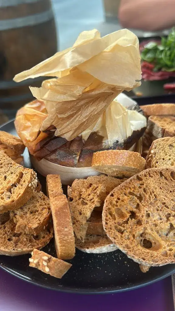 Myrthe Slok_La Ritournelle Cave à Manger_Rognes_review