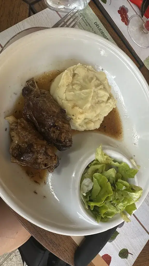 Scarlett Li_Café De France_Riez_review