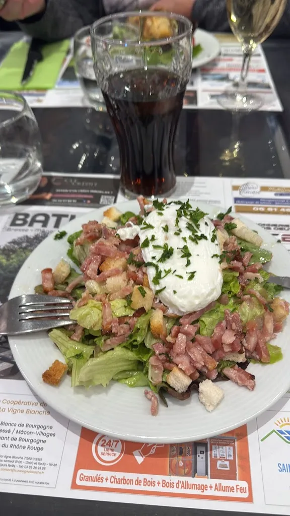 Hélène Marty_Bar/restaurant Le Renouveau_Pont-de-Vaux_review