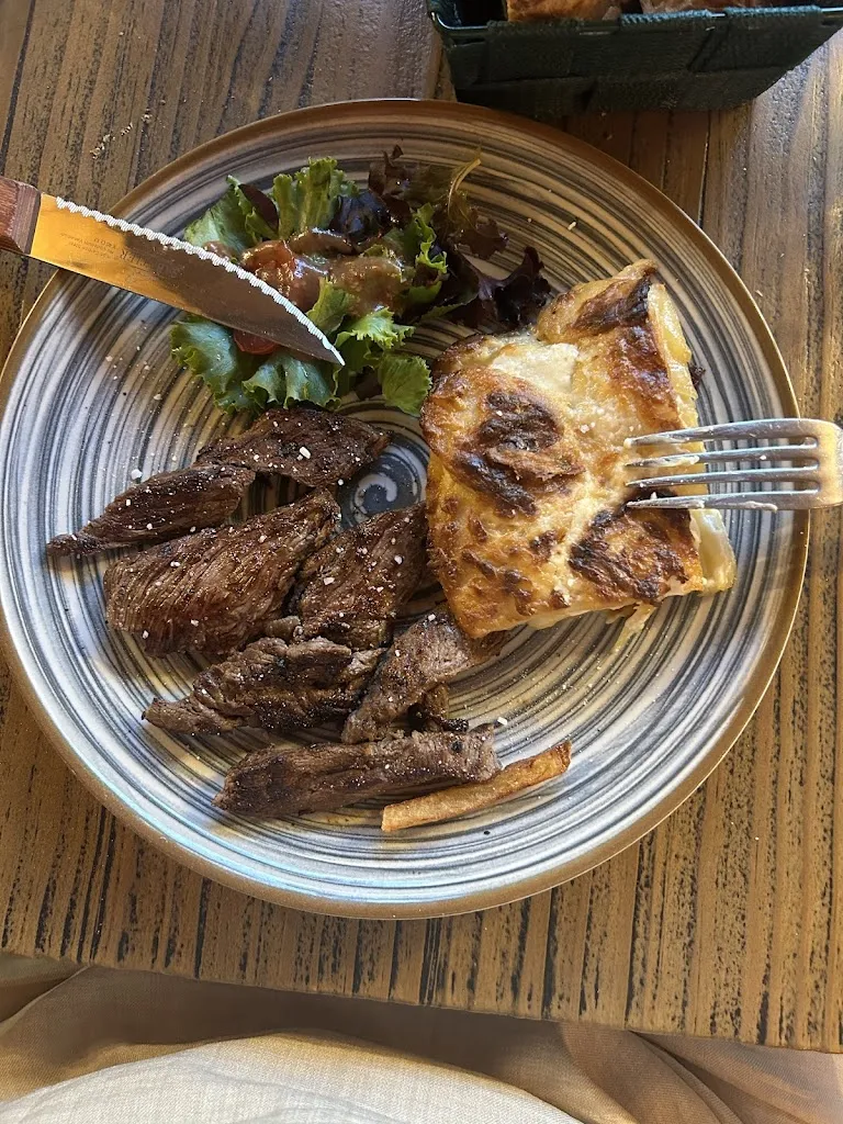 Tya Brouard_Chez Nous_Roquebrune-sur-Argens_review