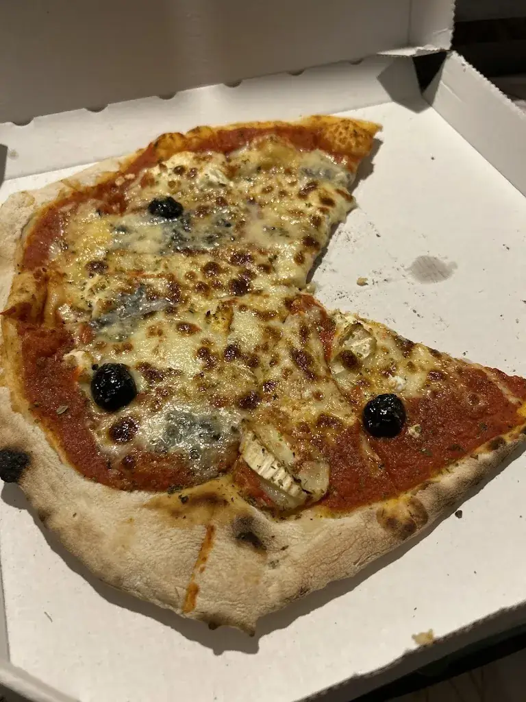 MC Pizza_Roquefort-la-Bédoule_slider_image_2