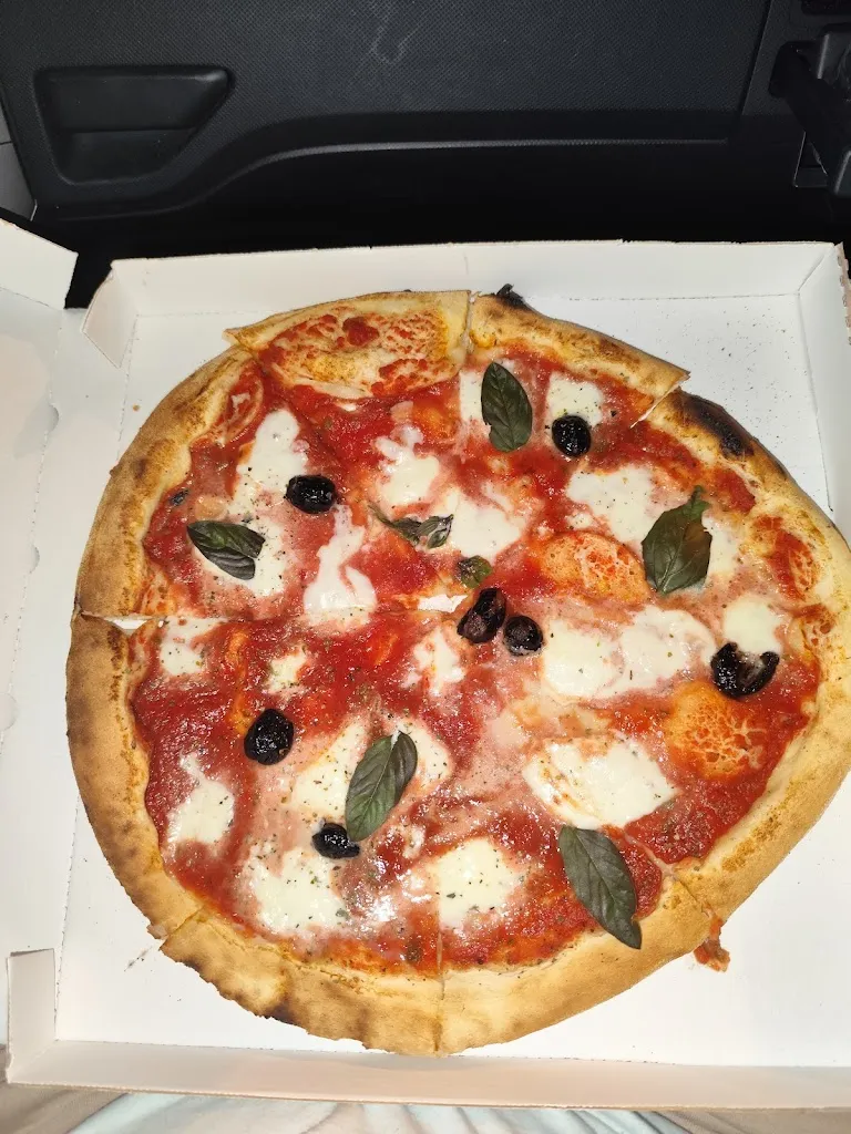 Seb Coste_Pizza du stade chez Lise au feu de bois_Rougiers_recensione