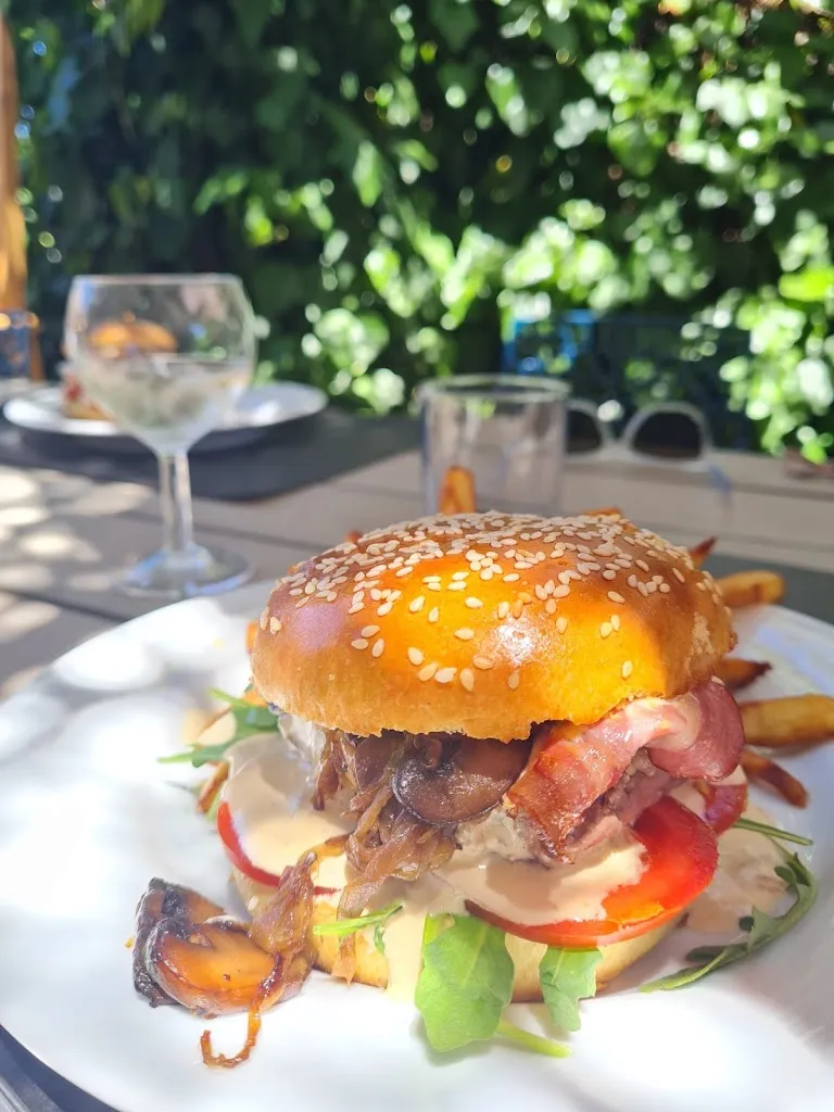 Pizza du stade chez Lise au feu de bois_Rougiers_slider_image_3