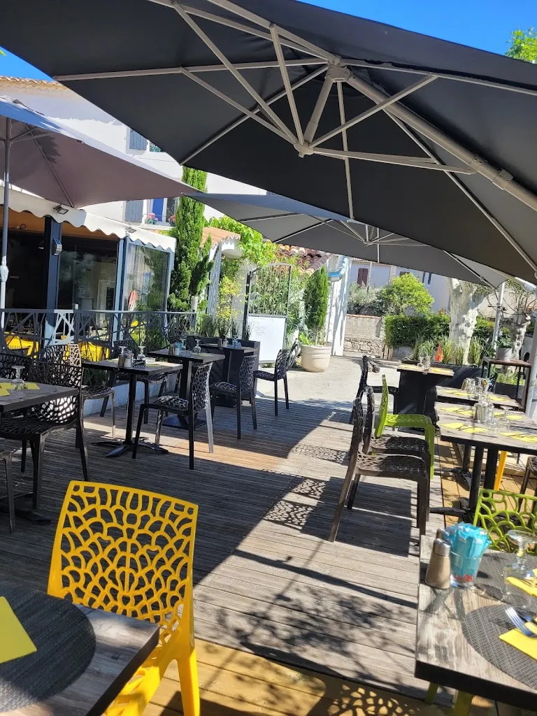 Le Mas Des Lilas restaurant in Rognac