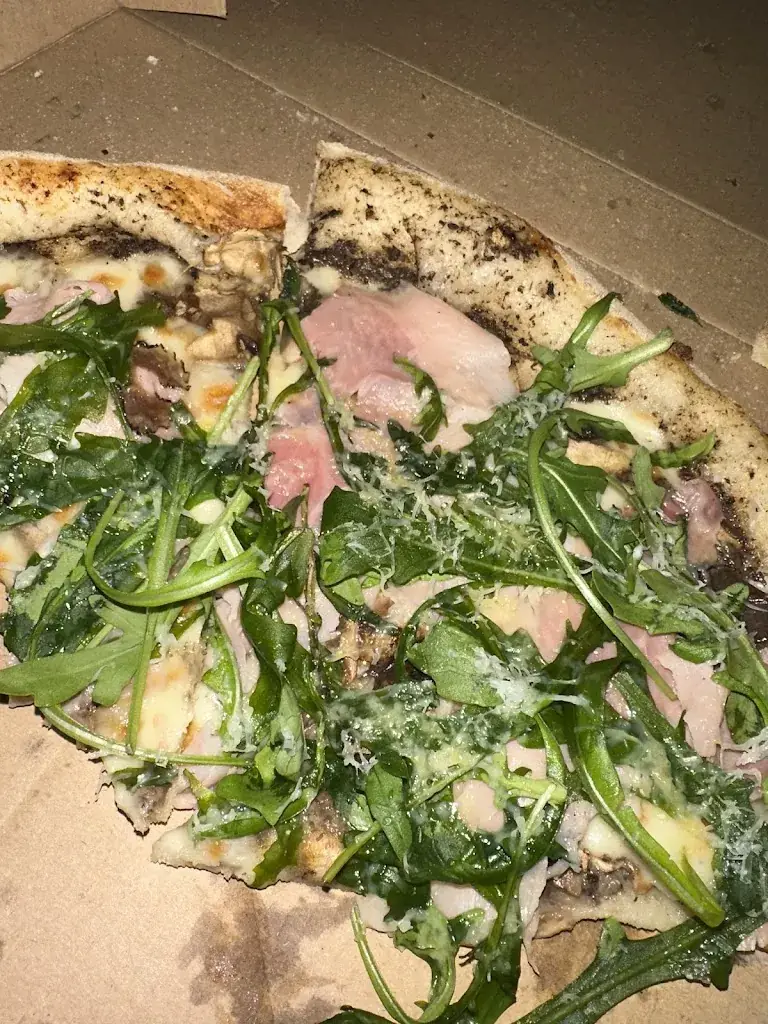 Melodie Mauger_Rocca Pizza traiteur_Rognac_review