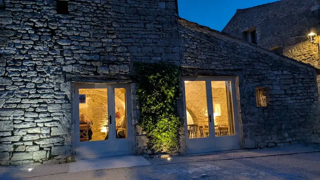 Tim Stoddard_UN JARDIN SUR LE TOIT_Saignon_review