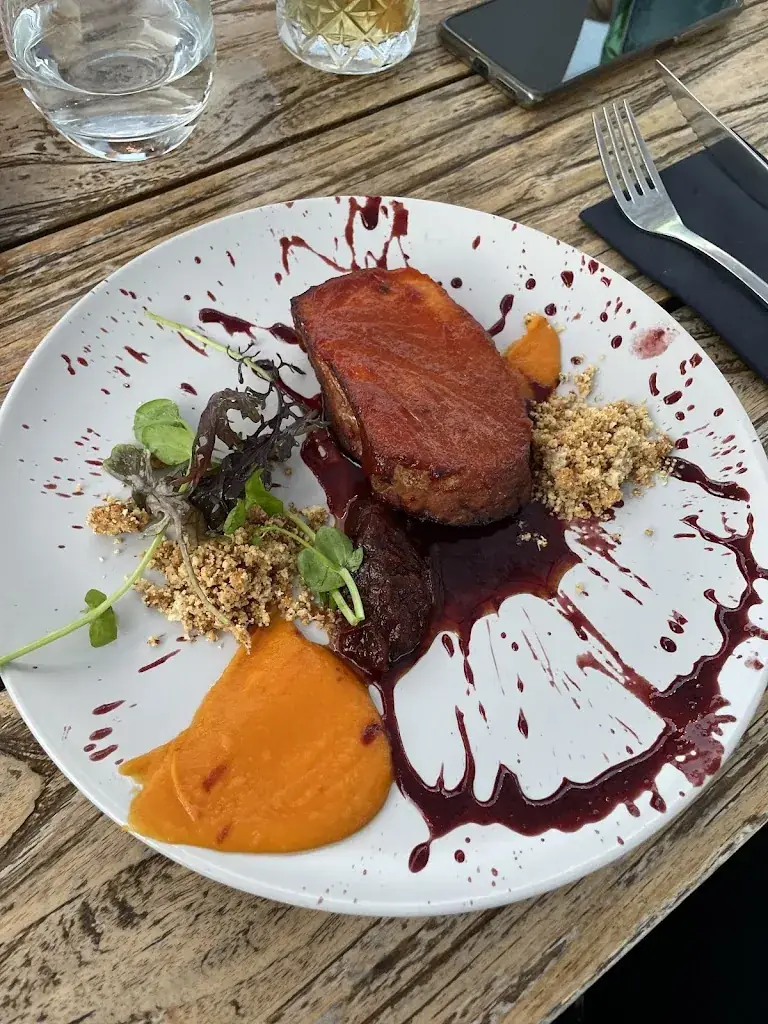 Brecht Dhooge_UN JARDIN SUR LE TOIT_Saignon_review