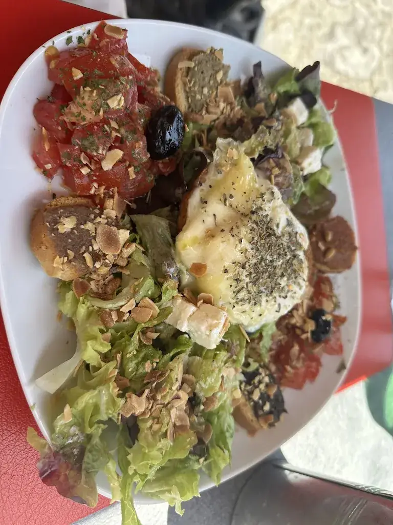 Lucy Wilkin_Chez Christine_Saignon_review