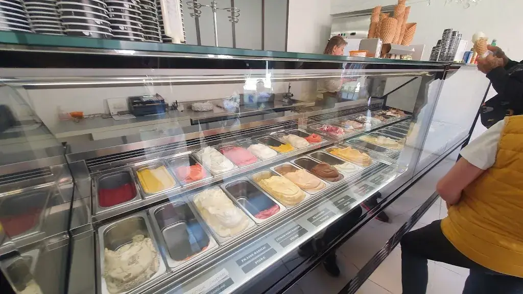 Angela Glacier_Roussillon_slider_image_2