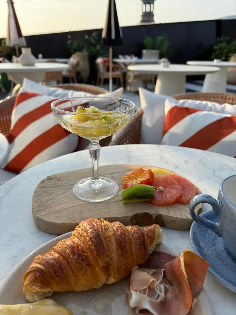 Wendy Beek_Poissonnerie d'Aquí_Saint-André-de-la-Roche_review