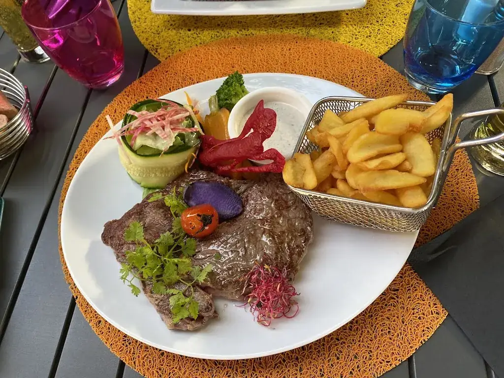 Cafe Lioń restaurant in Saint-Cézaire-sur-Siagne