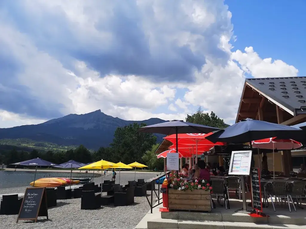 Channa E. Katuwawalage_Café de la plage OUVERT ETE 2025_Saint-Julien-en-Champsaur_review