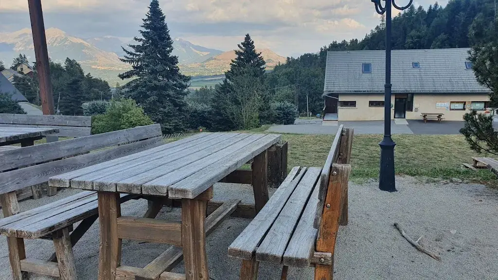 Le Petit Renard restaurant in Laye