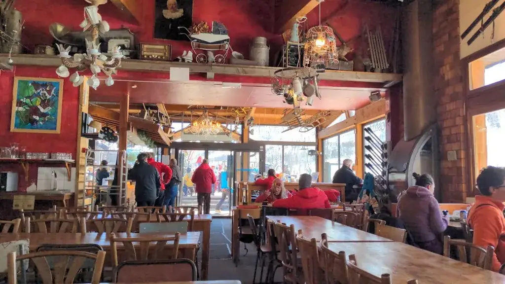 Maxim Karpushin_Café Soleil_Saint-Chaffrey_review