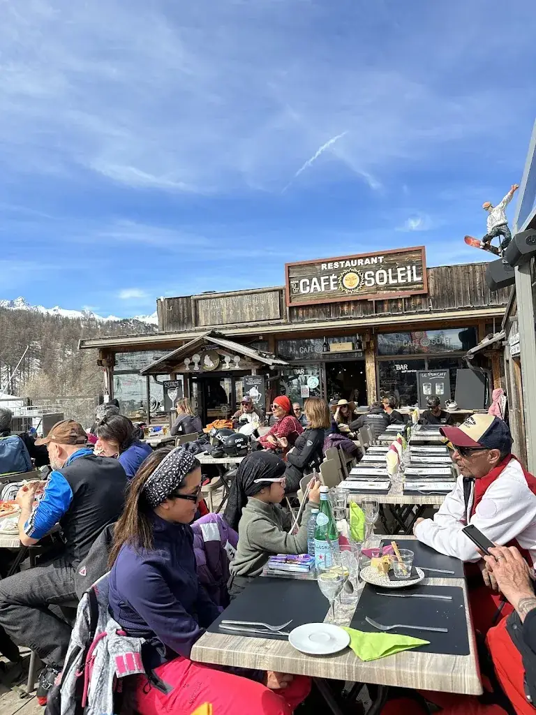 matija blažević_Café Soleil_Saint-Chaffrey_review