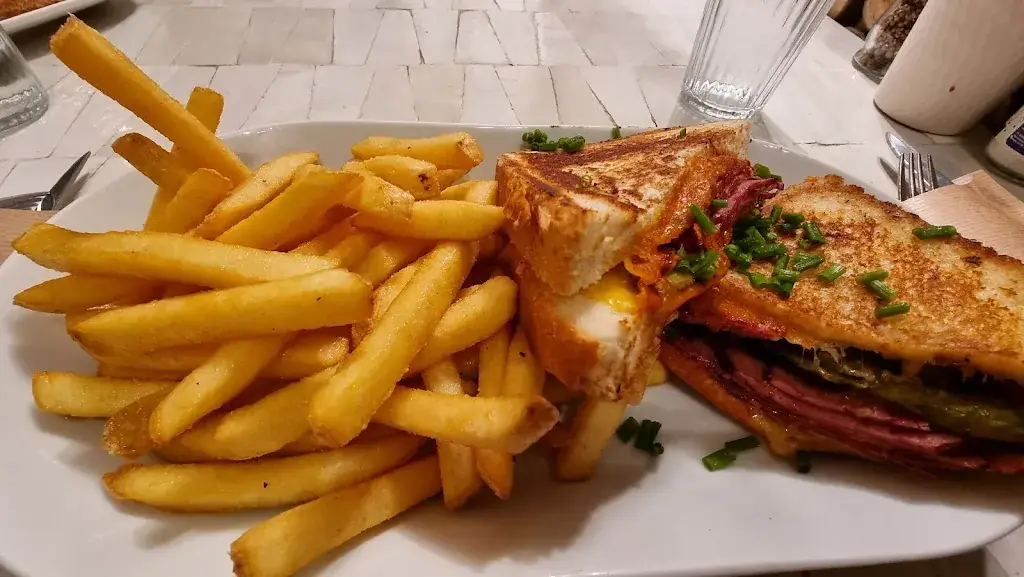 Menu_Holiday . Restaurant -Crêperie_Saint-Chaffrey_image_1