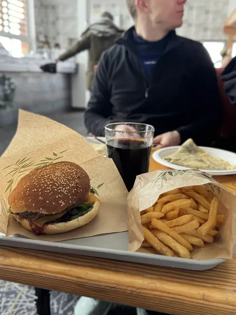 Adam Svak_Le French_Saint-Chaffrey_review