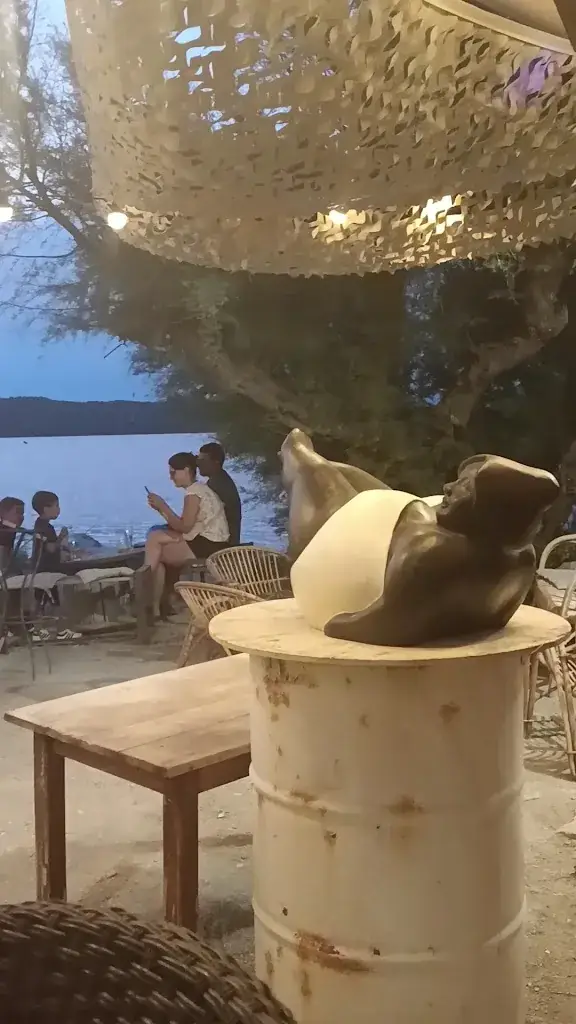 La Digue_Saint-Chamas_slider_image_2