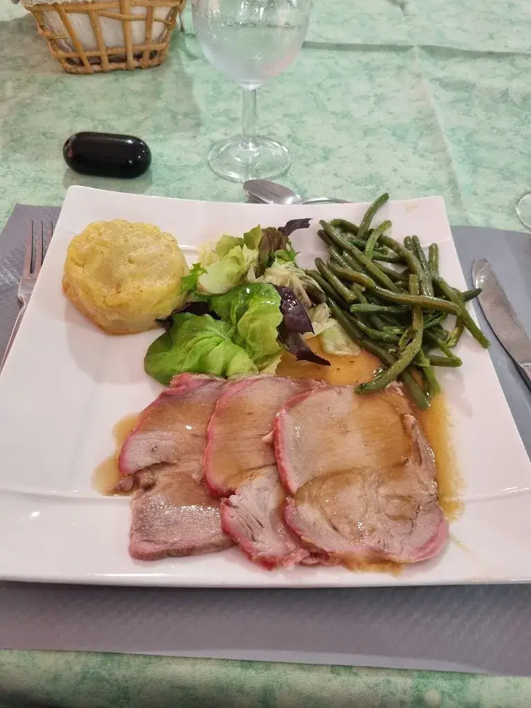 VIRGINIE ESSOME_Auberge des Cavaliers_Saint-Chamas_review