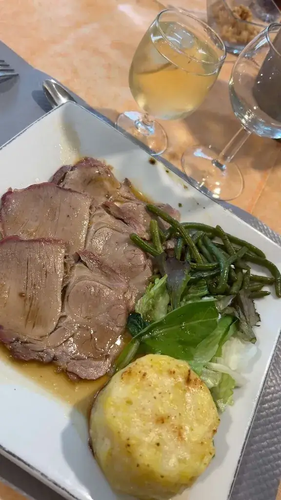 Auberge des Cavaliers restaurant in Saint-Chamas