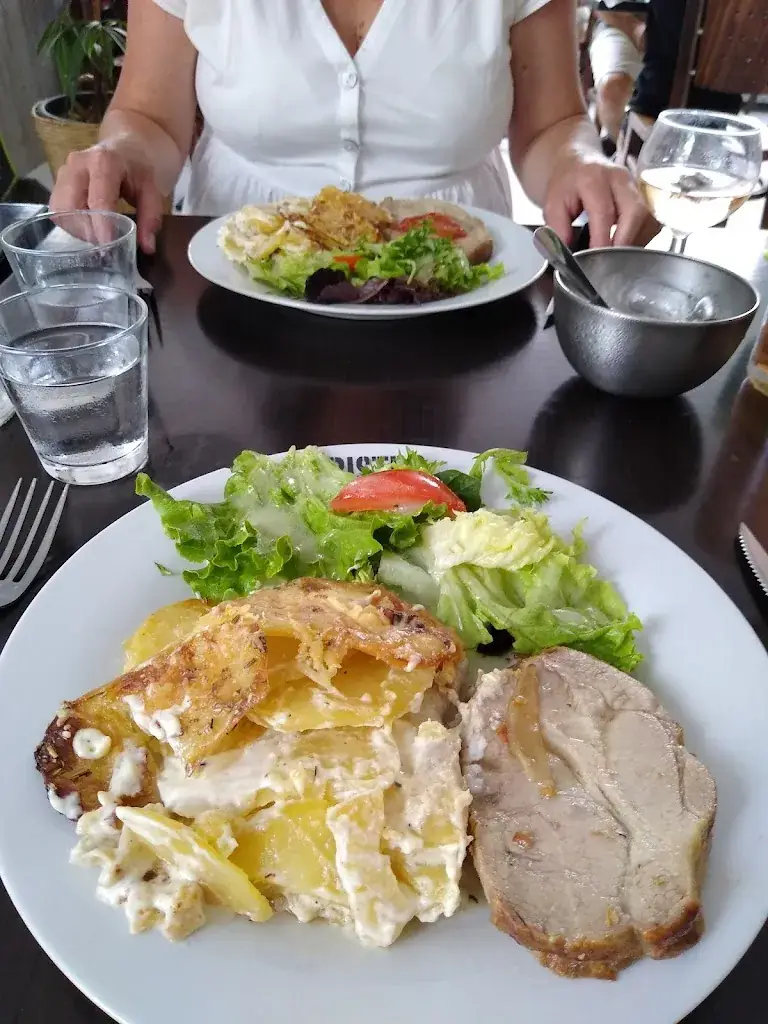 Dave Emeny_Bar Restaurant du Champ de Mars_Saint-Chamas_review