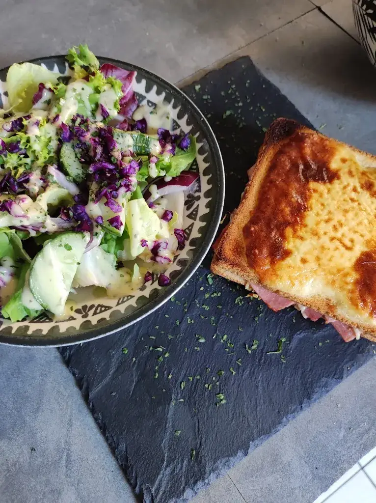 Le petit Café de France_Saint-Chamas_slider_image_2