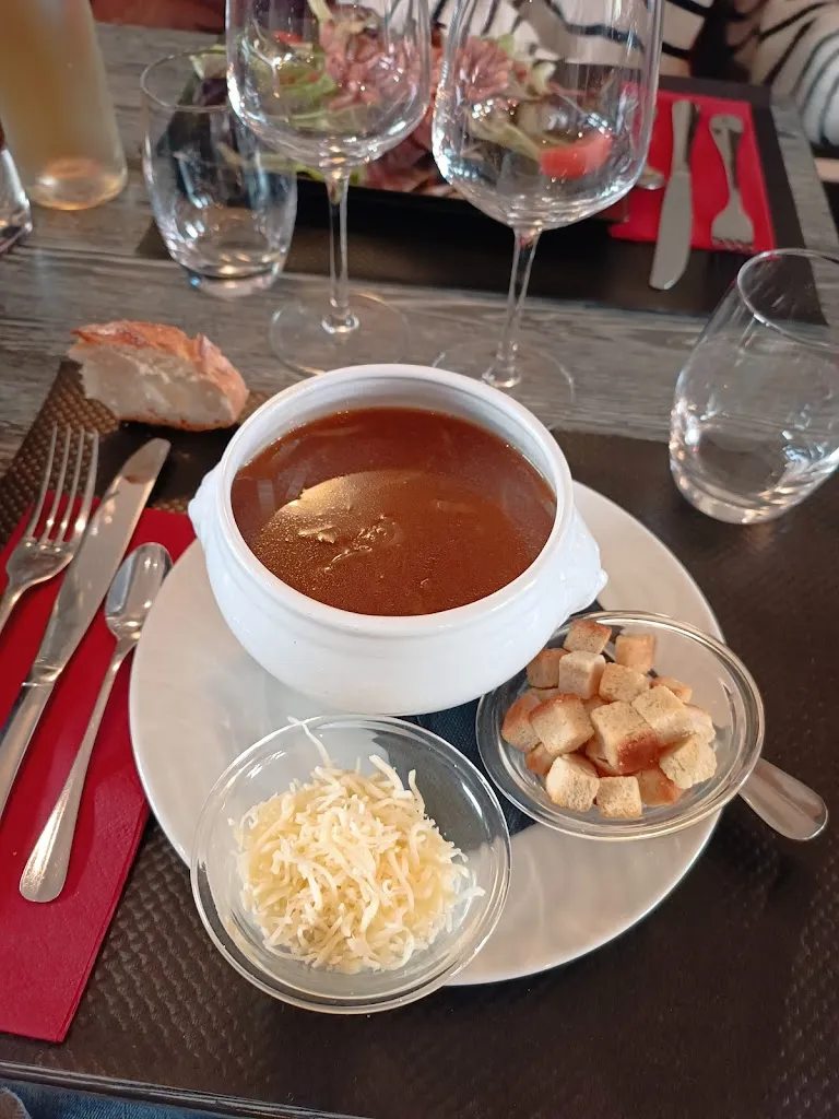 Brochot Timothé_L'attablee_Saint-Forgeux_review