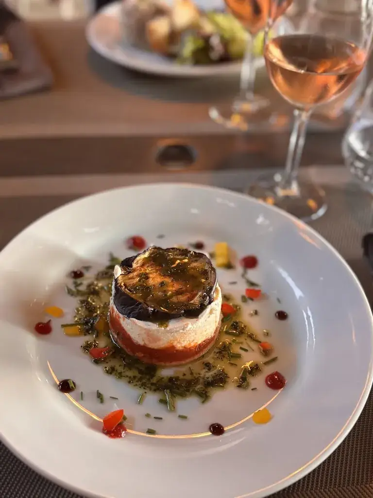 Tereza Borovková_Hôtel - Restaurant Les Remparts_Venasque_review