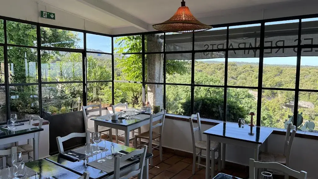 Hôtel - Restaurant Les Remparts restaurant in Venasque