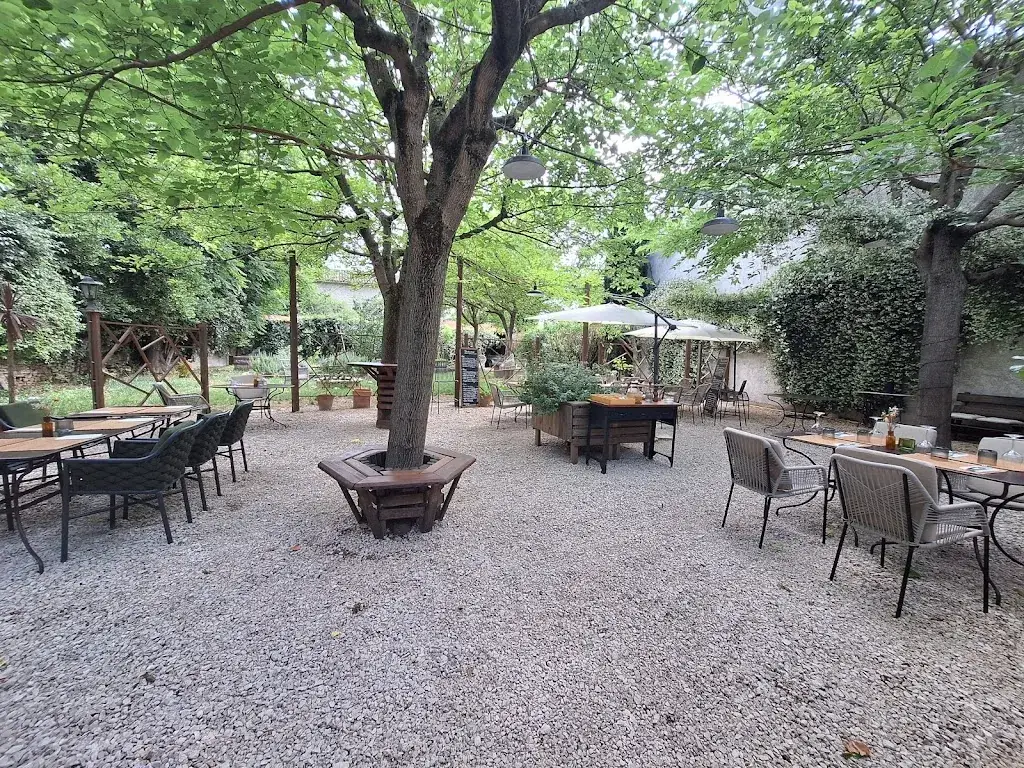 Restaurant Chez Paul_Saint-Étienne-du-Grès_slider_image_3